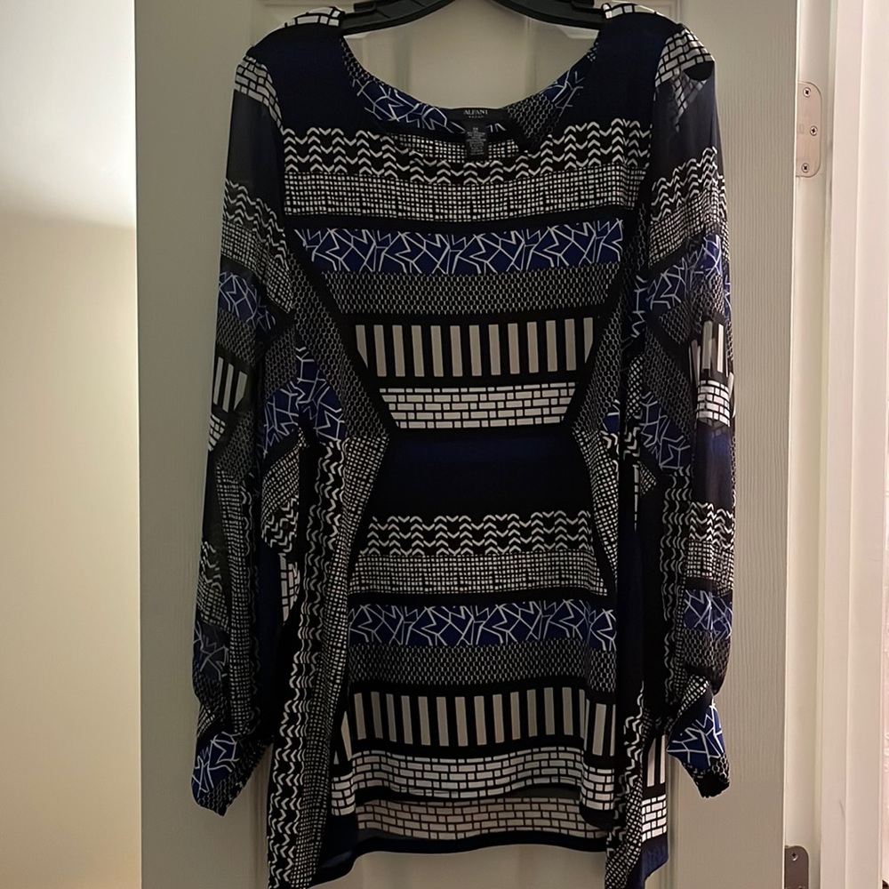 Alfani 0X top-sheer sleeves